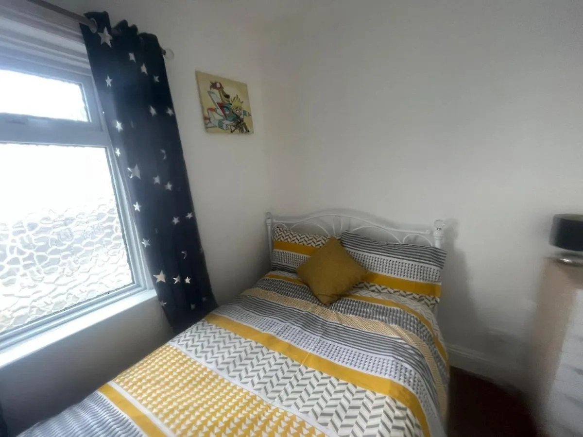 4 Bedroom House 10 Mins Walk To The Beach And Less Than A Mile From Bournemouth Main Station 0*,  Egyesült Királyság
