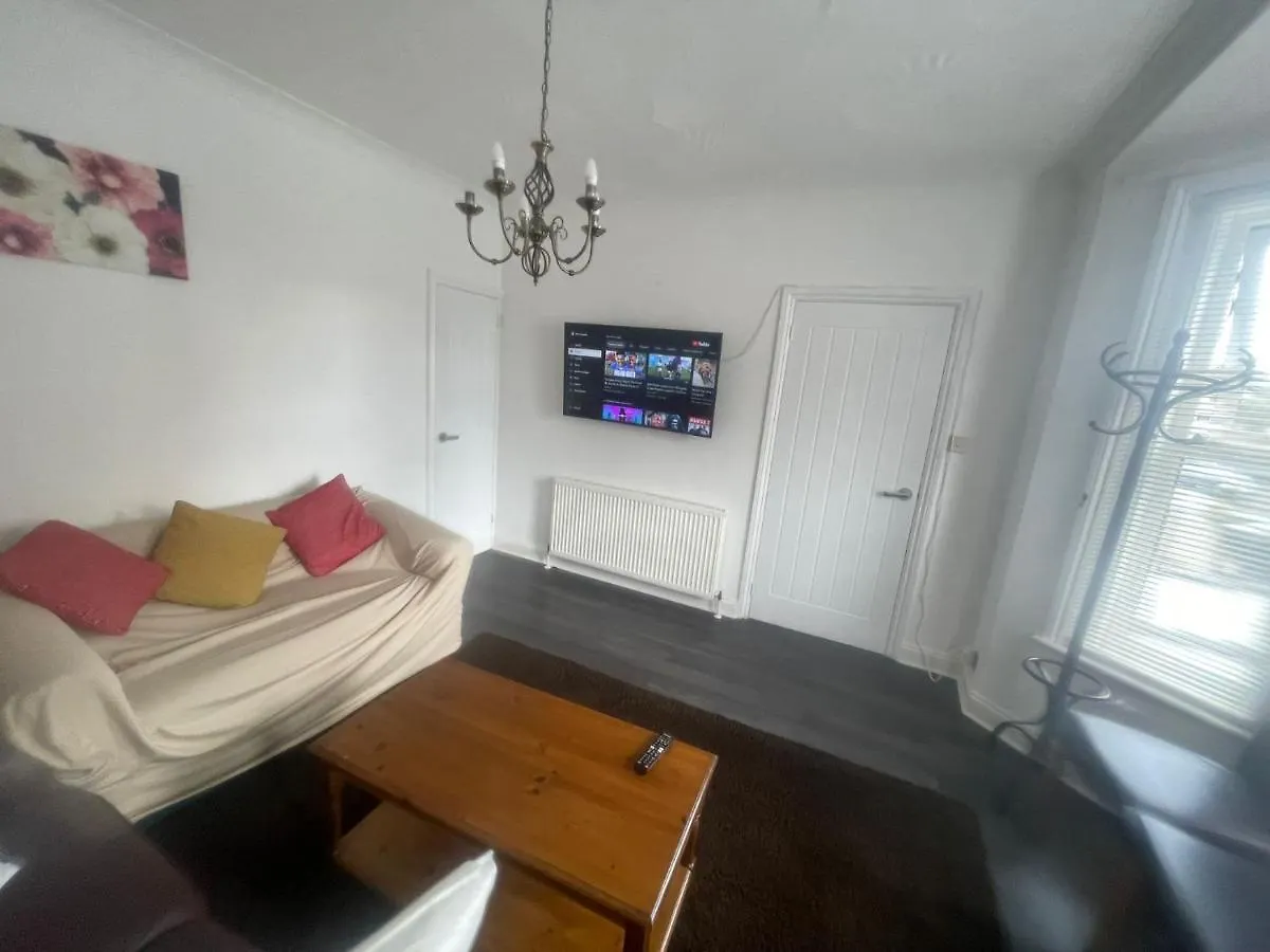 4 Bedroom House 10 Mins Walk To The Beach And Less Than A Mile From Bournemouth Main Station Egyesült Királyság