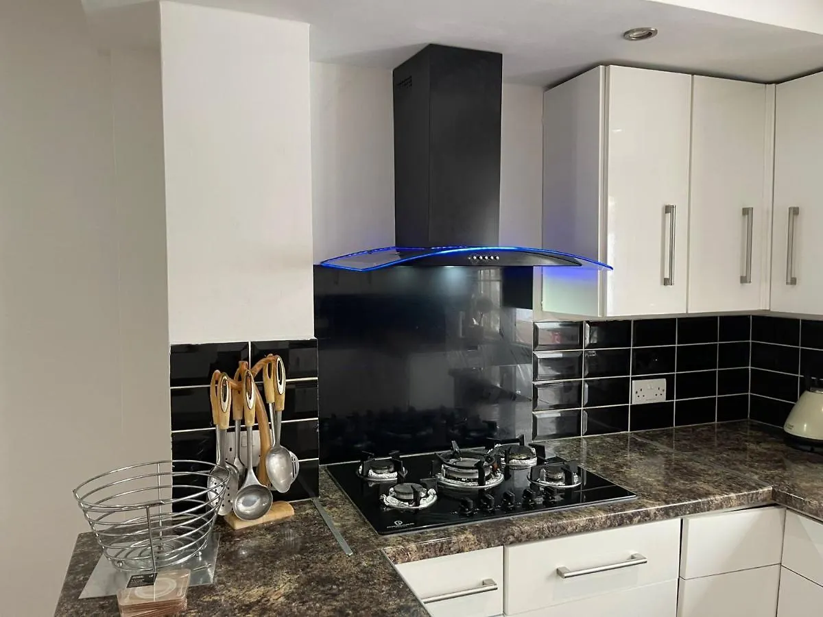 Holiday home 4 Bedroom House 10 Mins Walk To The Beach And Less Than A Mile From Bournemouth Main Station